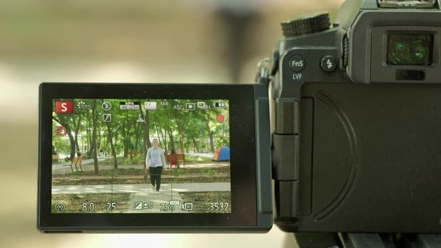 LCD screen of camera demonstrating camera's buffer filling up and slowing down