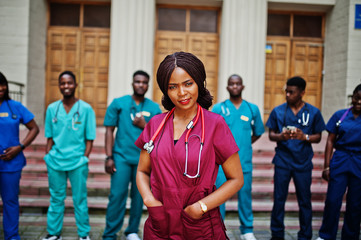Obraz premium Group of african medical students posed outdoor against university door.