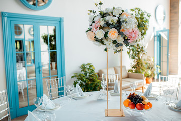 Wedding table decorations. Wedding flowers. Wedding interior.