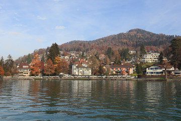 Fototapeta na wymiar Lake Thun in autumn, Switzerland 