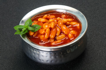 White beans with tomato sauce