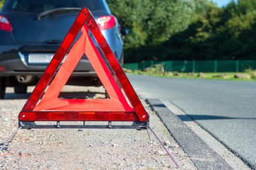 warndreieck bei einer autopanne