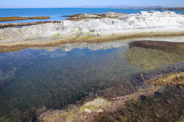 Fototapeta na wymiar view of the sea and white rocks at punta bianca