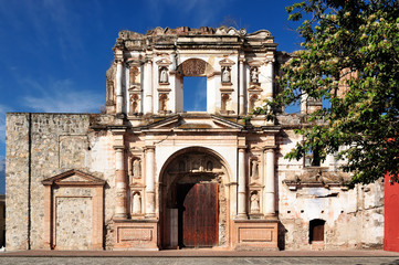 Obraz premium Guatemala, View on the destroyed of El Carmen church at Antigua