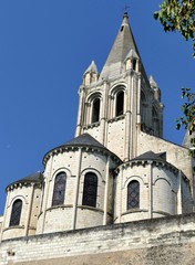 Fototapeta na wymiar Abside et clocher de la collégiale Saint-Ours à Loches