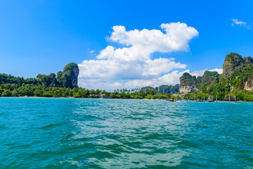 Obraz premium Railay East beach in beautiful bay in Krabi province, tropical coast with paradise beaches, Thailand