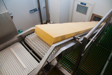Industrial production of semi-hard cheeses