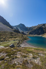 Naklejka na ściany i meble Lac de montagne Ilheou dans les Pyrénées à Cauterets