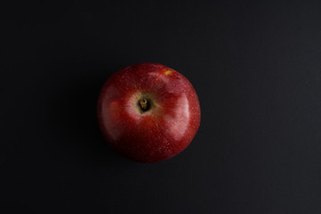 Fototapeta na wymiar red apple on black background