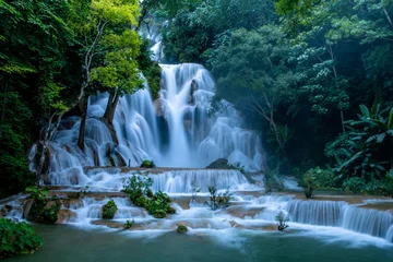 Fotobehang Kuang Si Waterfall © Levon