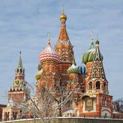 Fototapeta na wymiar st basils cathedral on red square in moscow