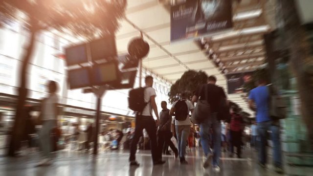 Crowd moving in a train station