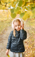 Girl 6-7 in the autumn park