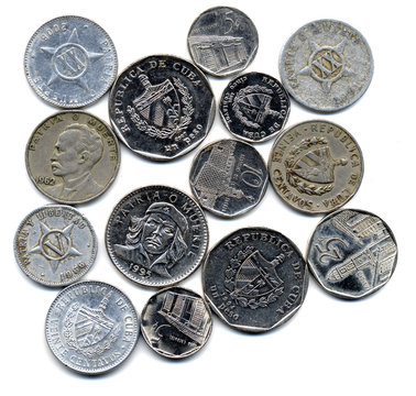 Kubanische Peso Münzen, isoliert auf weißem Hintergrund