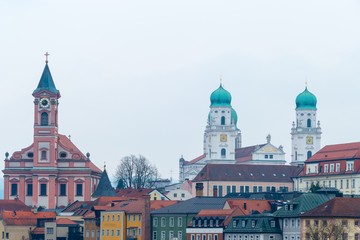Fototapeta na wymiar Dom St. Stephan und St. Paulkirche Passau