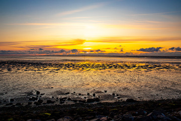 Fototapeta na wymiar Sonnenuntergang im Wattenmeer vor Pellworm