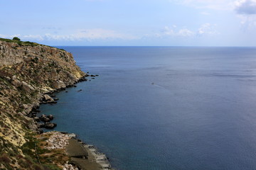 Costone di roccia isola di San Nicola:arcipelago isole Tremiti