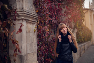 Obraz premium beautiful young woman traveling
