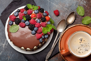 Cheesecake with berries and chocolate