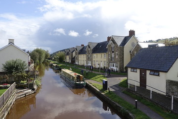 houses on the river (brecon beacons national park, the canal in Brecon) )