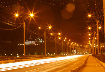 Fototapeta na wymiar bridge in Cheboksary, shot on an autumn evening at long exposure
