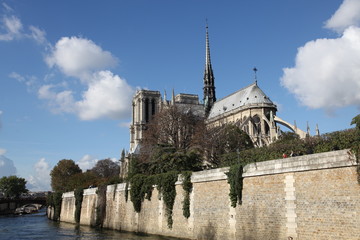 Fototapeta na wymiar Notre-Dame de Paris in Paris France