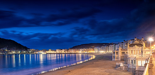 Naklejka premium Night view on San Sebastian, Spain