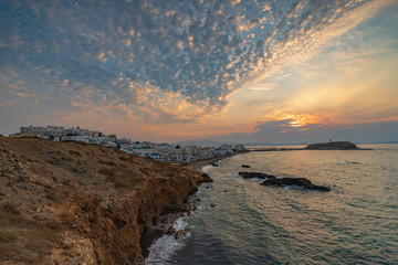 Vista panoramica sulla città di Chora e Portata al crepuscolo, isola di Naxos GR