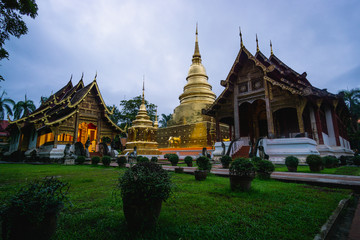 Fototapeta premium Der Wat Phra Singh Tempel bei Sonnenaufgang, Chiang Mai, Thailand