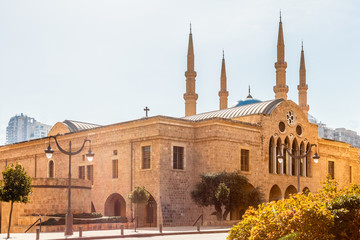 Fototapeta na wymiar Saint Georges Maronite cathedral and Mohammad Al-Amin Mosque in the background in the center of Beirut, Lebanon