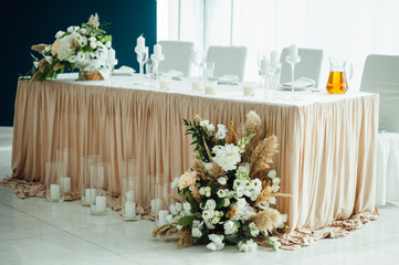 Luxurious wedding presidium in white with silver elements.
