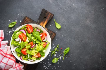 Foto op Plexiglas Green salad from leaves and tomatoes. © nadianb