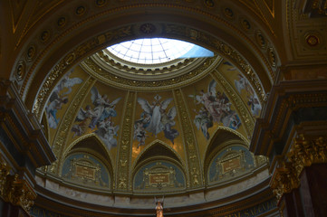 Fototapeta na wymiar Interior of St. Stephen's Basilica (Szent Istvan Bazilika) in Budapest on December 29, 2017.