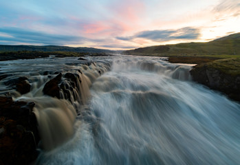 Wasserfall Kaflafell Island Mitsommernacht Langzeitbelichtung Mitternacht Schmelzwasser Strom Schneeschmelze Klimawandel Erderwärmung Umwelt Naturschauspiel Südküste Iceland Einsamkeit Weite