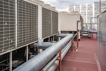 Air cooled water chiller with pipework