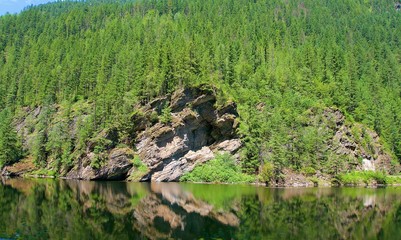 Mountains with Trees Surrounding Lake