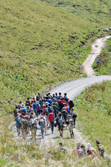 schüler wandern im kleinwalsertal