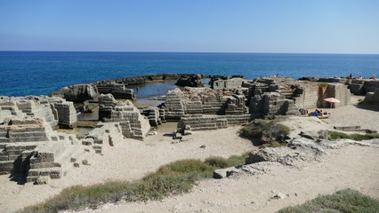 Monopoli, località balneare Capitolo, spiaggia libera d Torre Cintola. Insenature incastonate...