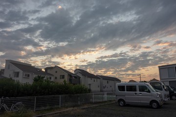 Obraz premium トワイライトタイムの日本の住宅街