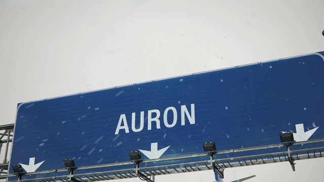 Airplane Landing Auron in Christmas