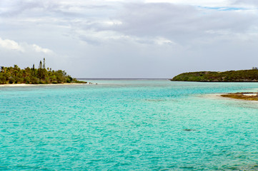 Fototapeta premium ニューカレドニア ロイヤルティ諸島 ウベア島 ムリの橋からレキンの絶壁を望む