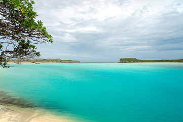 Fototapeta premium ニューカレドニア ロイヤルティ諸島 ウベア島 ムリの橋からレキンの絶壁を望む