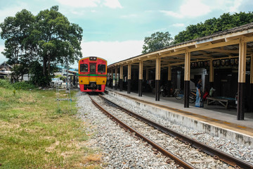 Obraz premium Thai Train Route to Maklong Market Train Station, Thailand