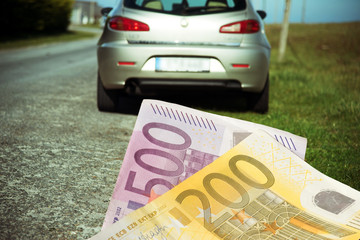 Auto und Euro Geldscheine