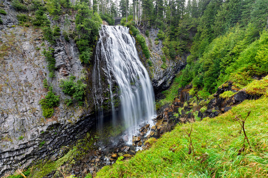 Long exposure shot of Narada Falls in Mount Rainier National Park