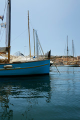Obraz premium traditional Mediterranean sailing ship in the pier of marseille france 