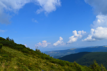 Obraz premium Panoramic view from Hoverla, Carpathian mountains, Ukraine. Horizontal outdoors shot