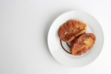 The torrijas are a typical Spanish dessert that is eaten for Easter, are made with milk and bread