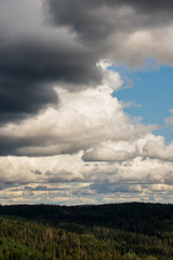 Obraz na płótnie Canvas Aufziehende Wolken