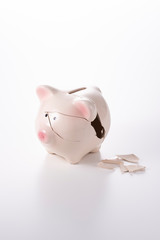 割れた貯金箱